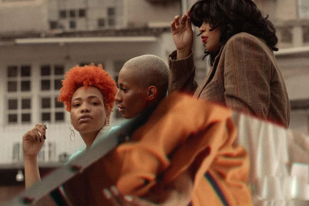 甲方报价5000元的艺术海报,我只花2分钟用这个样机PSD素材就做出来了…