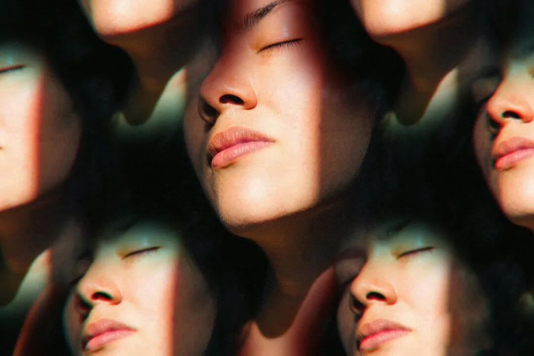 甲方报价5000元的艺术海报,我只花2分钟用这个样机PSD素材就做出来了…