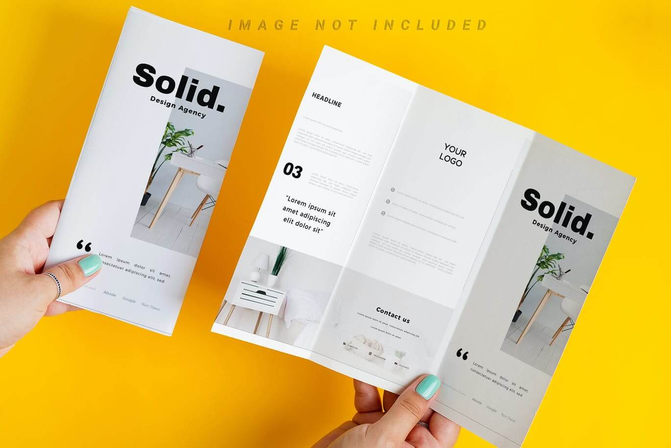 简约好用手持海报门票入场券VI设计PSD样机素材模板