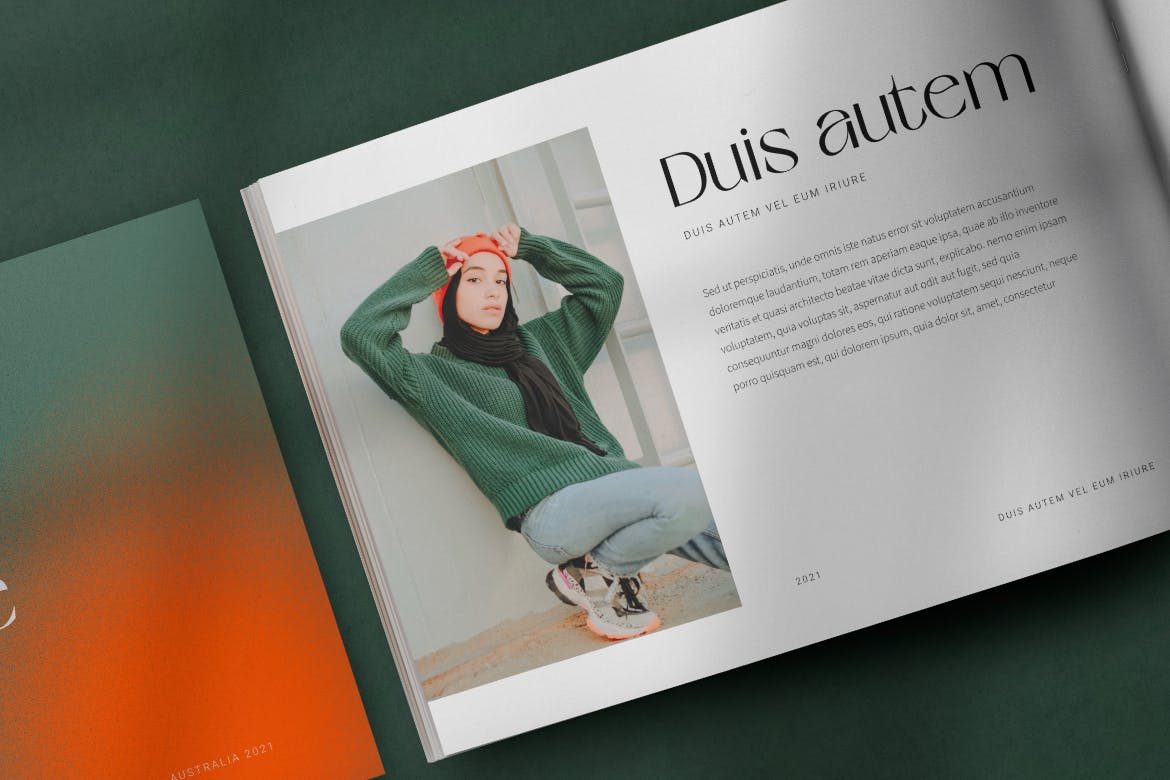 一套风格非常简洁的杂志画册场景PSD样机素材包