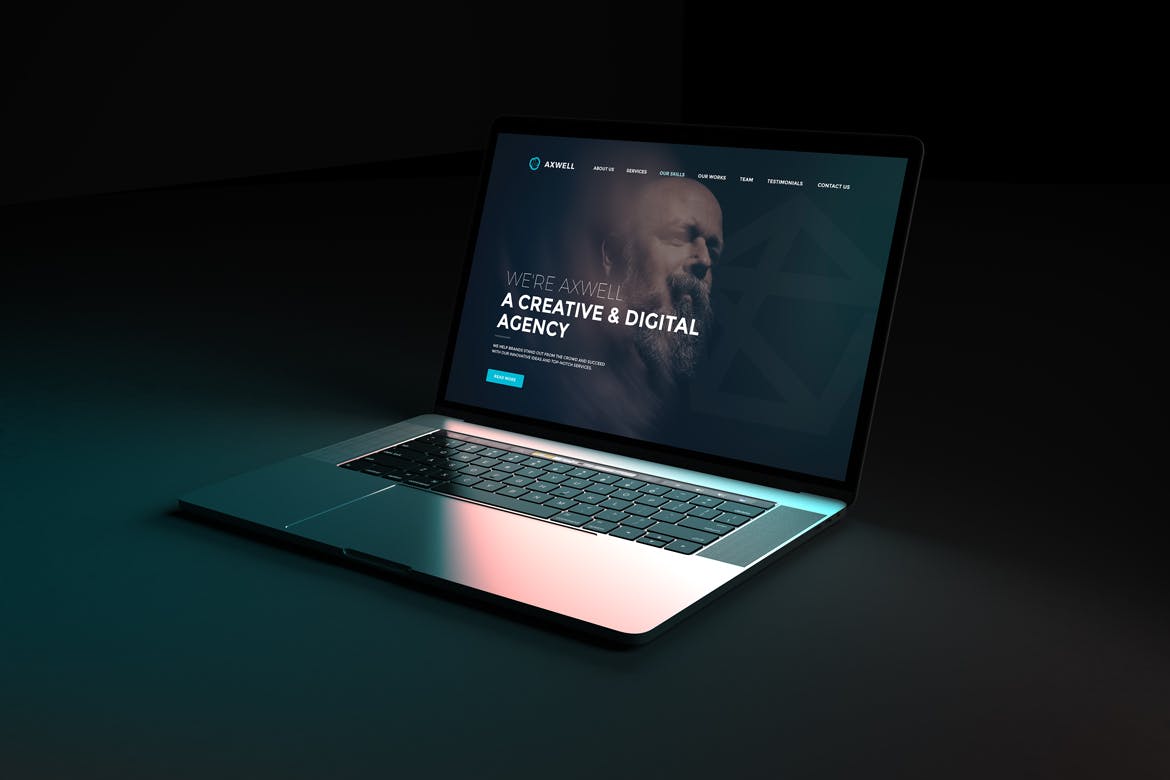 一套高品质深色背景Macbook电脑PSD样机素材