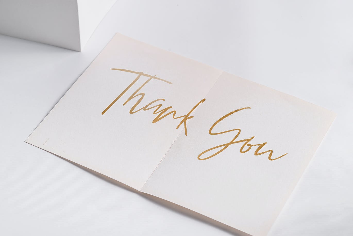 高档逼真的香水瓶模型PSD样机素材