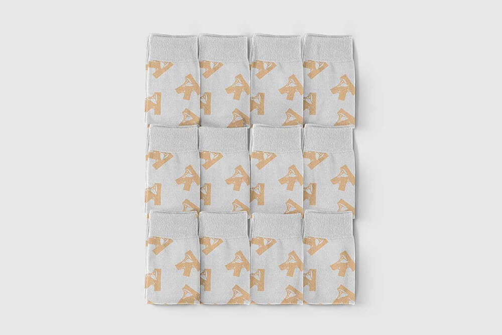 一套超级真实的袜子图案展示样机PSD素材