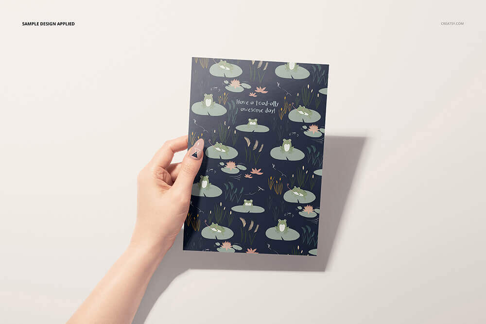 高品质逼真手持贺卡展示PSD样机素材包