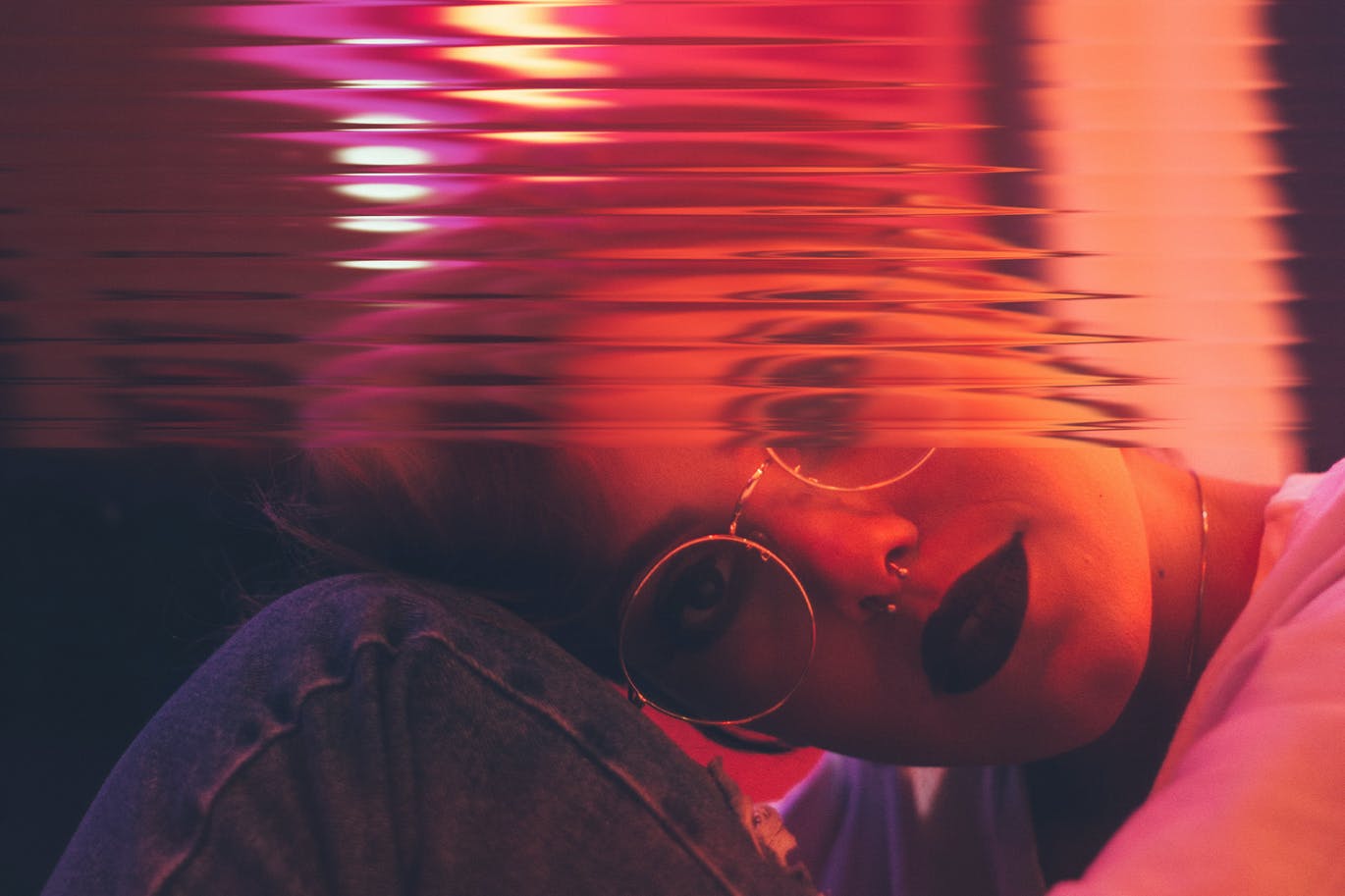 效果非常逼真的透明磨砂玻璃质感PS动作