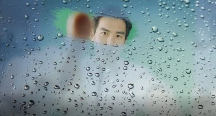 巧用PS制作水雾玻璃效果人物照片