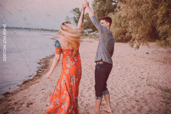 将照片一键转换成复古海报风格PSD模板