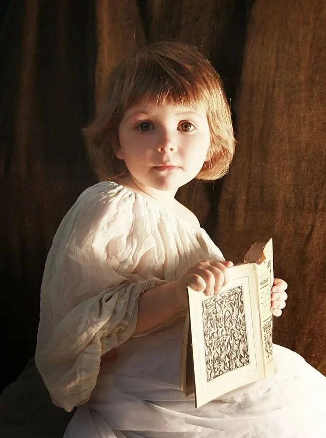 她把孩子拍成了世界名画！