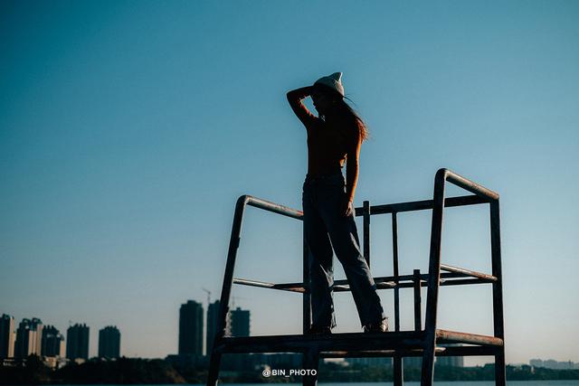 拍照怎么摆姿势好看，12个拍照姿势实用自然还好看