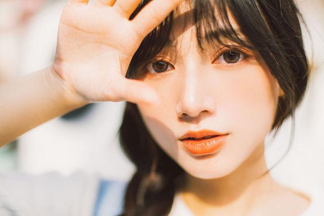 15个拍照手的摆拍姿势,这样拍自然不尴尬,一镜美到底