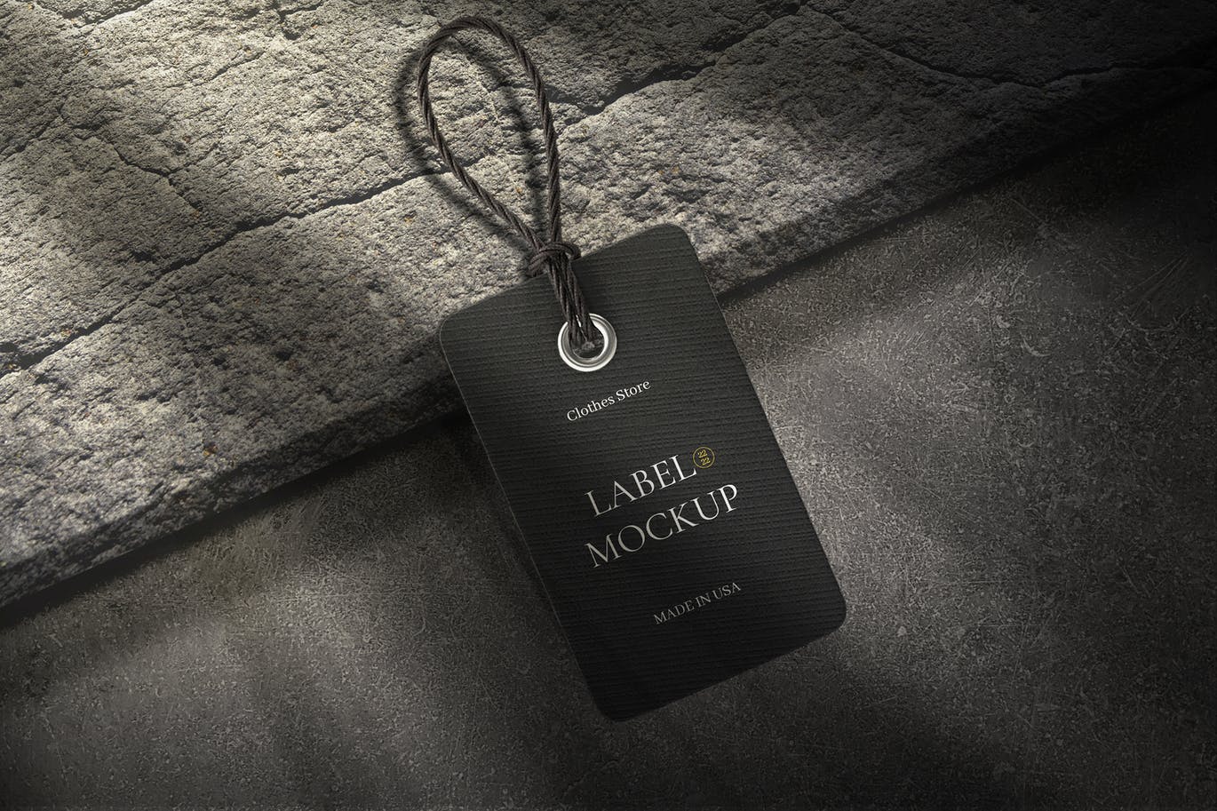黑色高级服装吊牌标签设计PSD样机素材