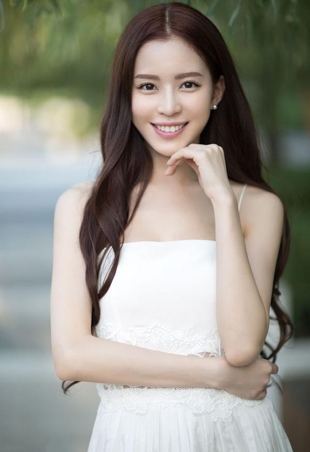 把剪刀手放下来拍照更好看，10个拍照手的好看姿势送给你