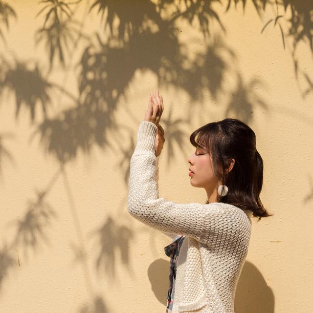 拍照紧张还不会凹造型？9个拍照技巧帮你拍照自然好看