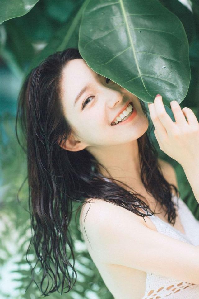 把剪刀手放下来拍照更好看,10个拍照手的好看姿势送给你