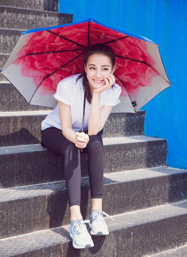 10个经典拍照姿势拍照简单好看，喜欢拍照的学起来