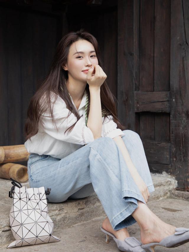 15个拍照手的摆拍姿势,这样拍自然不尴尬,一镜美到底