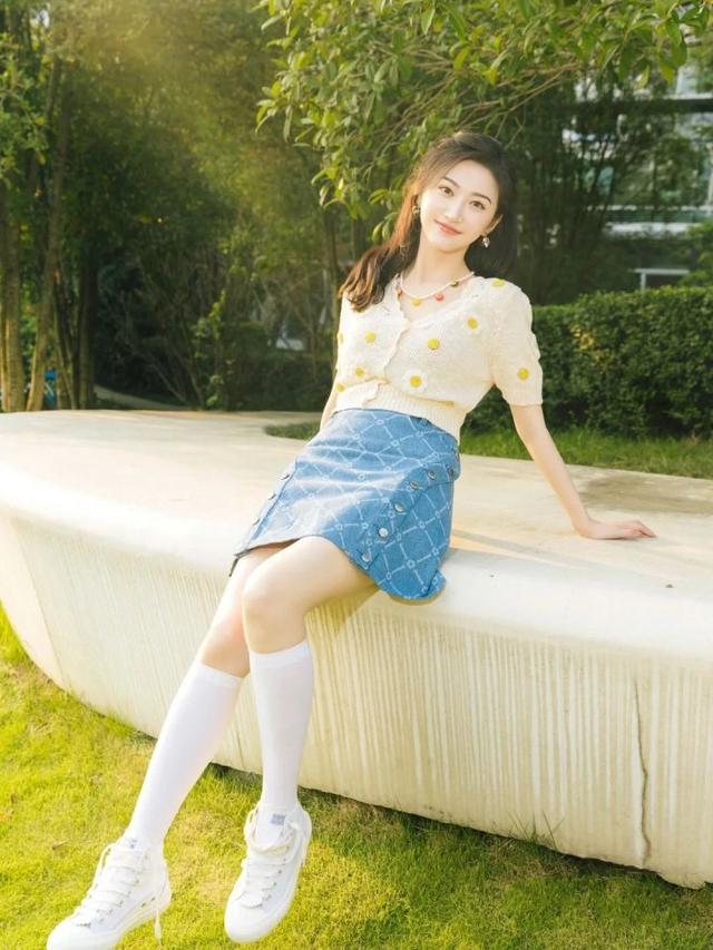 拍照的时候手要怎么放,这10种拍照方法不尴尬,还很好看!