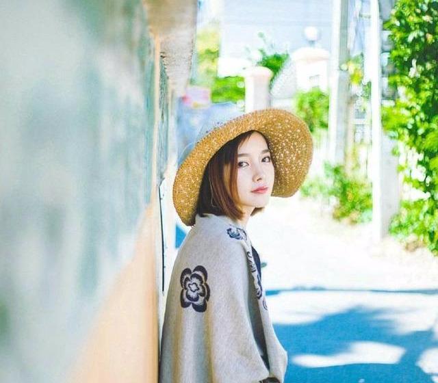 站着、坐着、跳跃，7个简单拍照姿势，教你拍自然好看照片