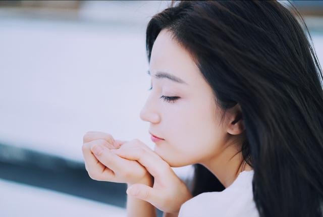 拍照紧张还不会凹造型？9个拍照技巧帮你拍照自然好看