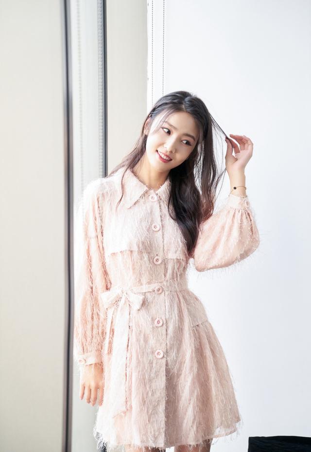 拒绝拍照不自然，9个通用拍照姿势帮你拍照自然美美的