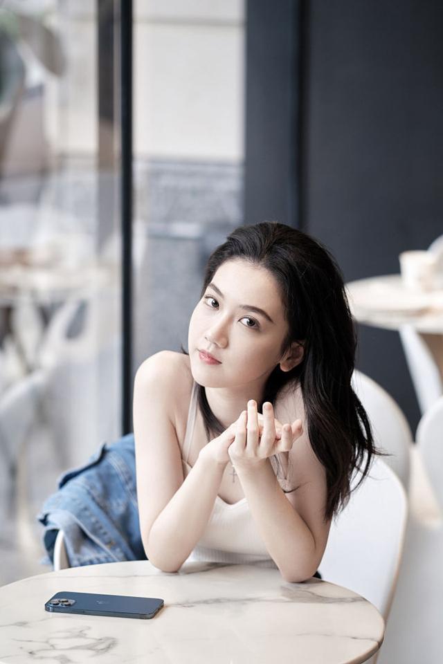 15个拍照手的摆拍姿势,这样拍自然不尴尬,一镜美到底