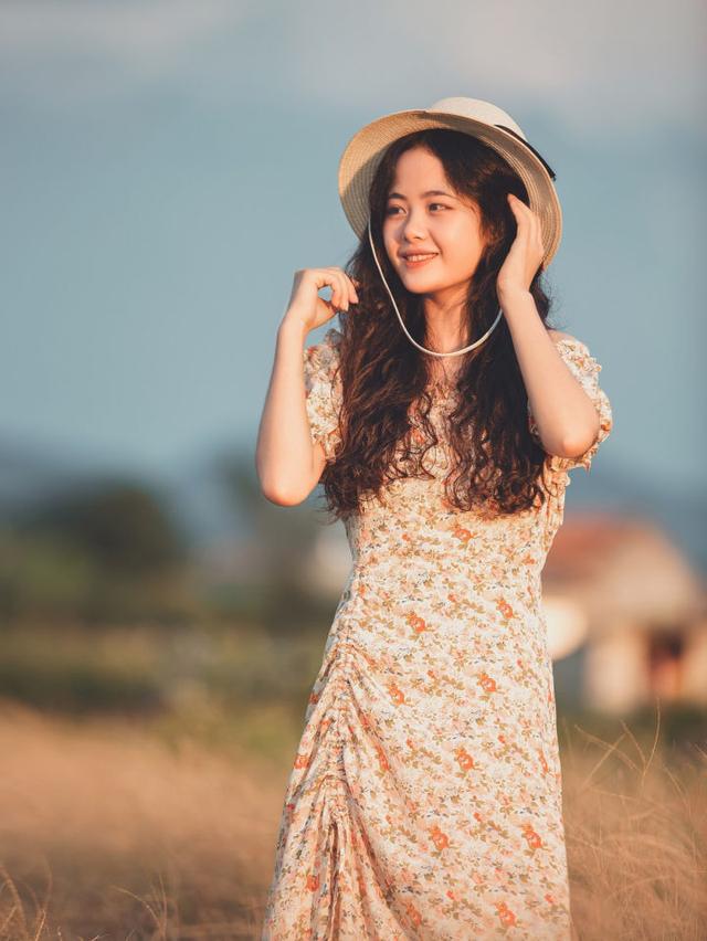 把剪刀手放下来拍照更好看，10个拍照手的好看姿势送给你