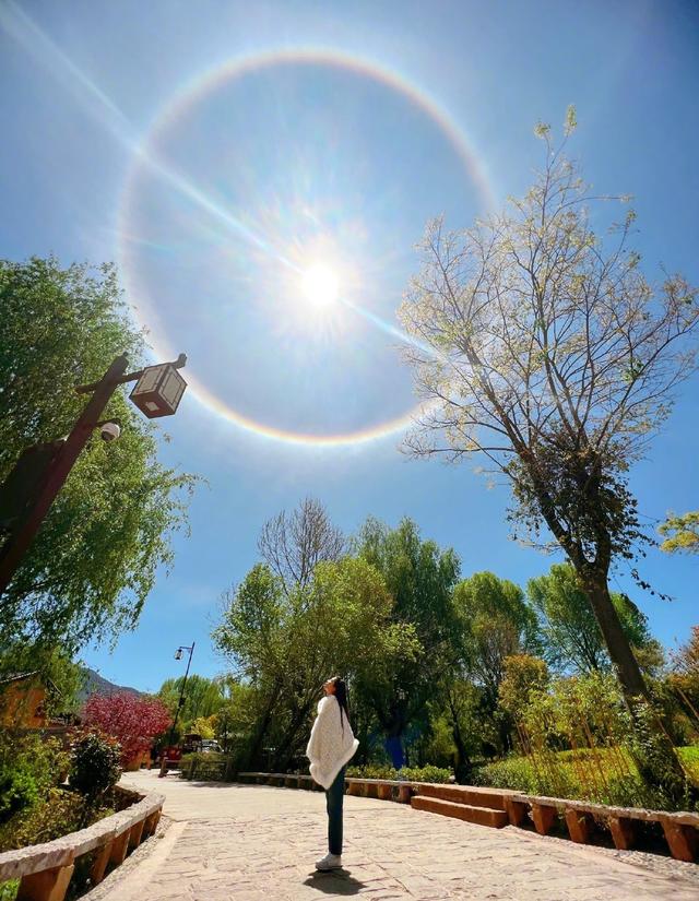 跟着刘亦菲学习拍照思路,8个万能技巧日常拍照同样适用