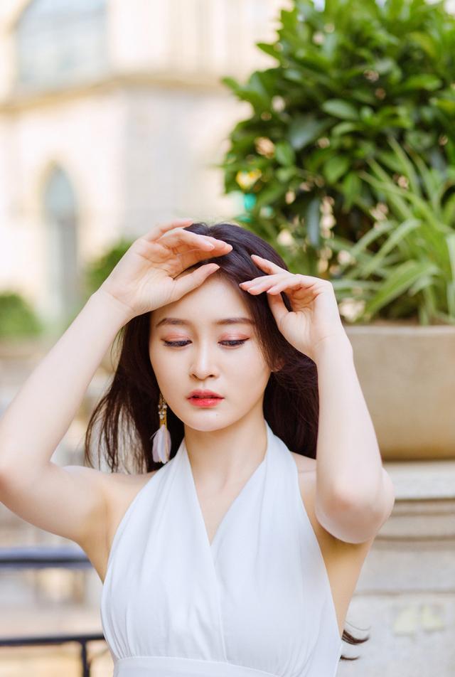 怎么拍照好看?这8个拍照姿势怎么拍都很美!