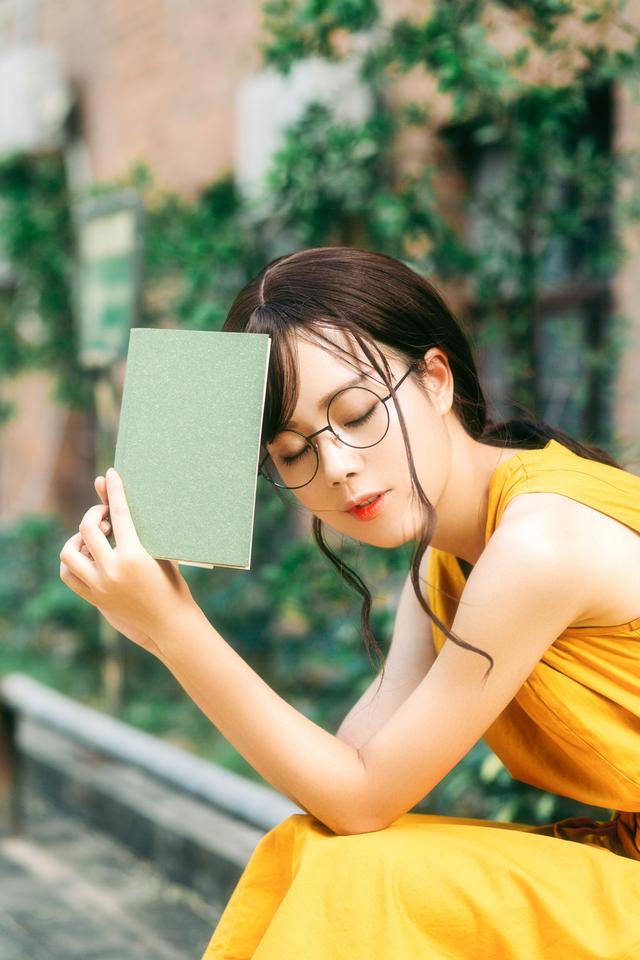 拒绝拍照不自然，9个通用拍照姿势帮你拍照自然美美的