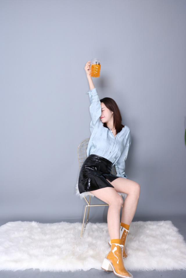 15个拍照手的摆拍姿势,这样拍自然不尴尬,一镜美到底