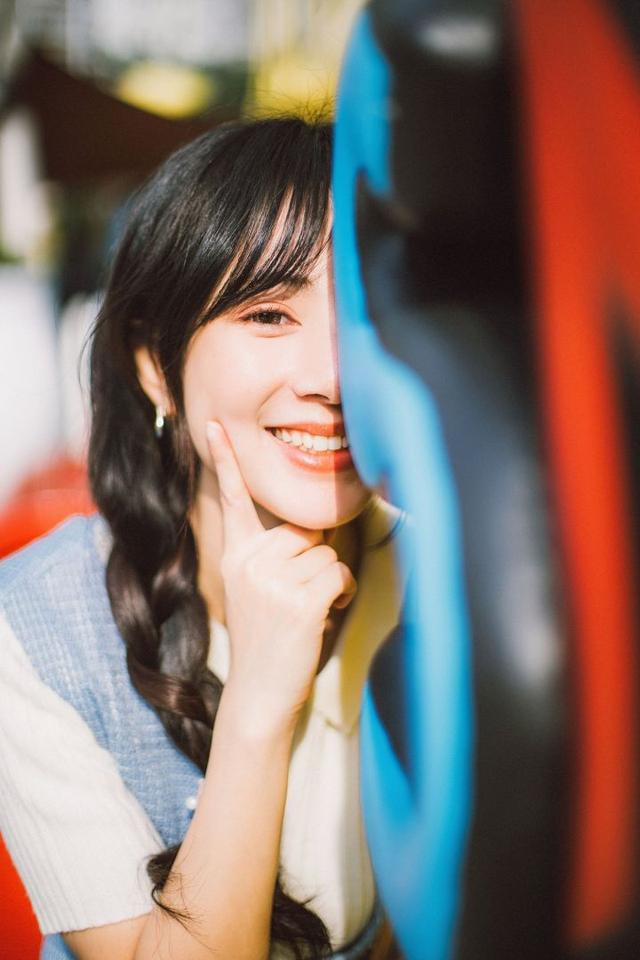 15个拍照手的摆拍姿势,这样拍自然不尴尬,一镜美到底