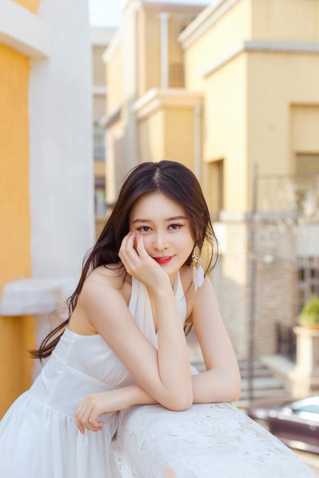 怎么拍照好看?这8个拍照姿势怎么拍都很美!