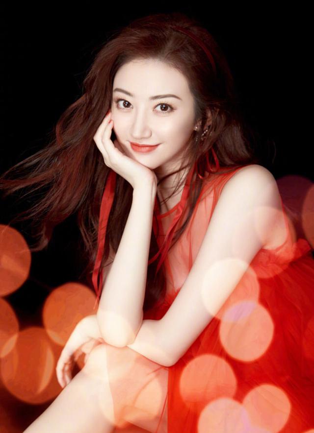 拍照的时候手要怎么放,这10种拍照方法不尴尬,还很好看!