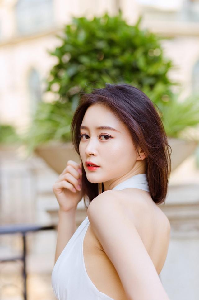 怎么拍照好看?这8个拍照姿势怎么拍都很美!