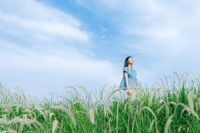 拍照紧张还不会凹造型？9个拍照技巧帮你拍照自然好看