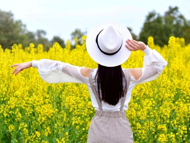 拍照怎么摆姿势好看，12个拍照姿势实用自然还好看