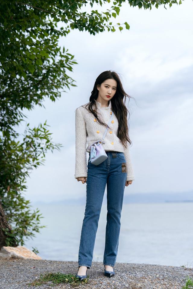 跟着刘亦菲学习拍照思路,8个万能技巧日常拍照同样适用