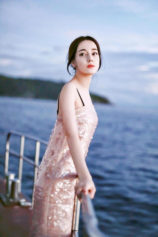 10个经典拍照姿势拍照简单好看，喜欢拍照的学起来