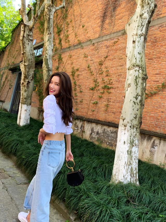 拍照怎么摆姿势好看，12个拍照姿势实用自然还好看