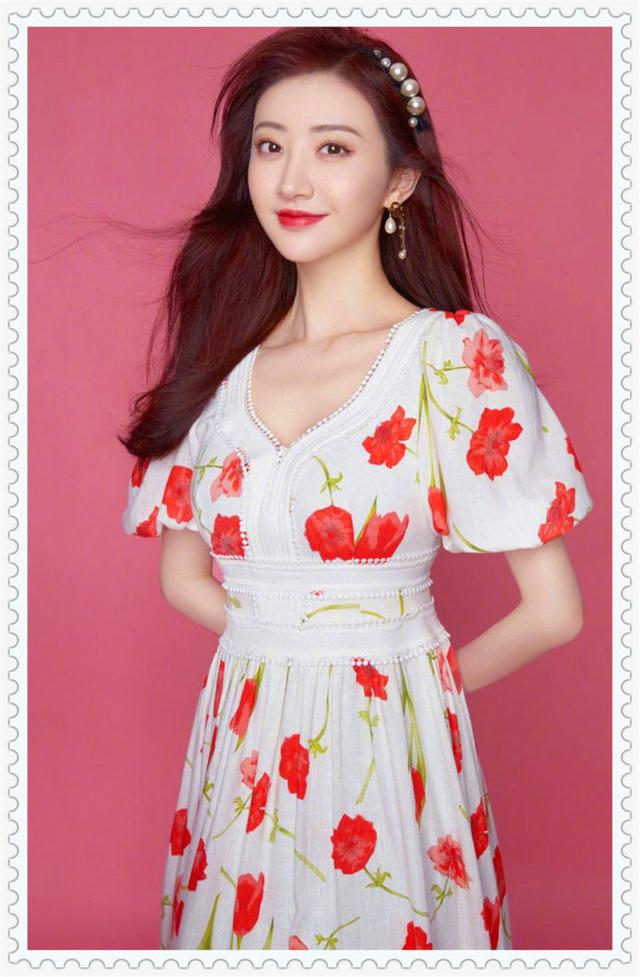 拍照的时候手要怎么放,这10种拍照方法不尴尬,还很好看!