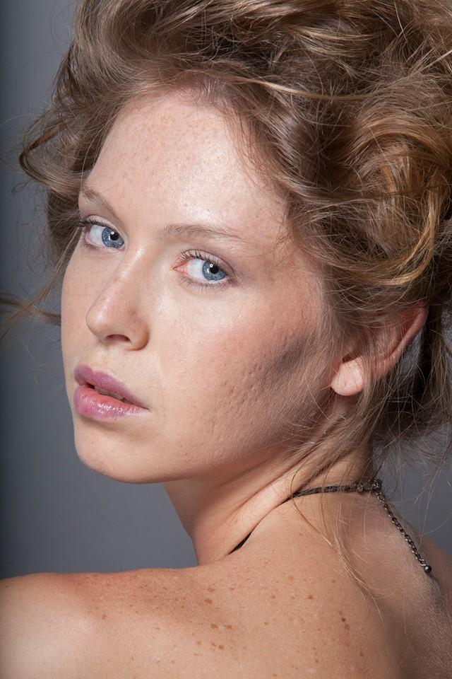 讲一个小白都能看会的PS快速磨皮技巧