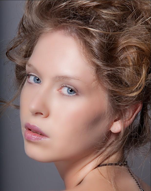 讲一个小白都能看会的PS快速磨皮技巧