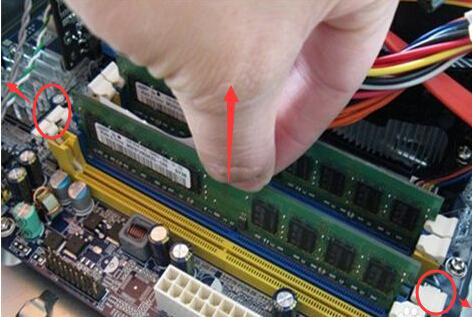 电脑显示屏一直没信号怎么办(电脑显示屏一直无信号怎么解决)