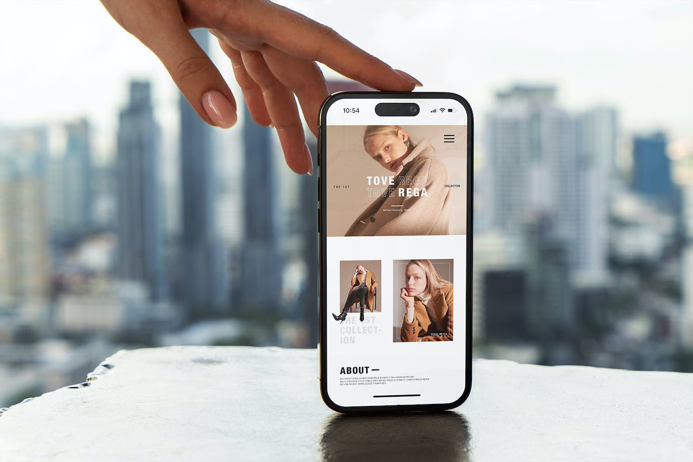 真实使用场景iPhone 14 Pro界面手机PSD样机素材