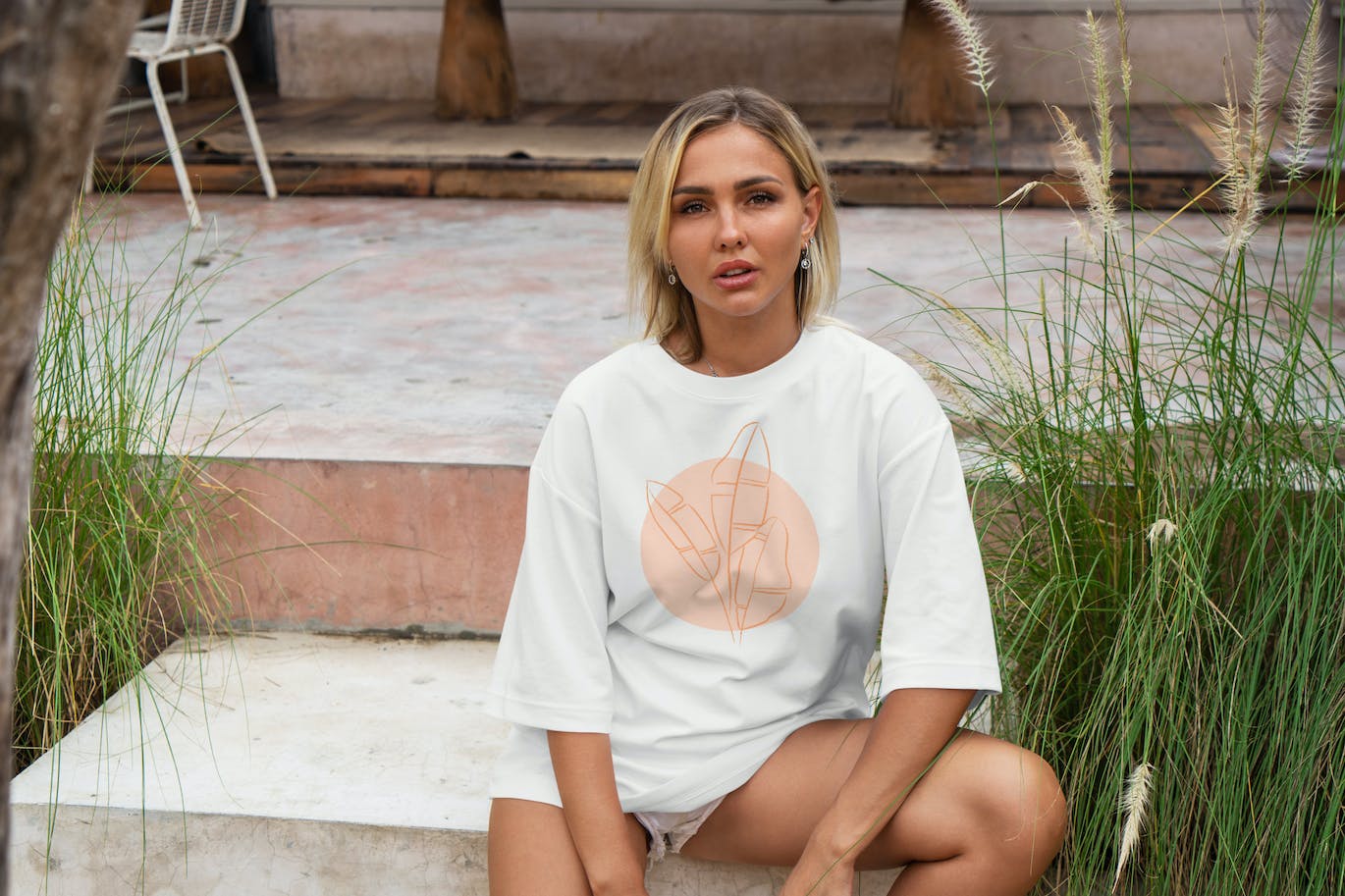 超大号T恤服装设计PSD样机