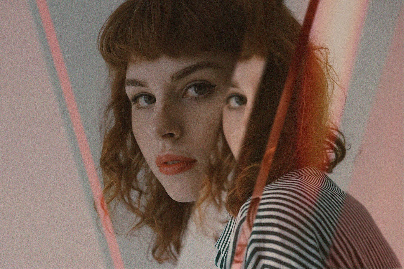 PS一键生成扭曲阳光反射镜效果