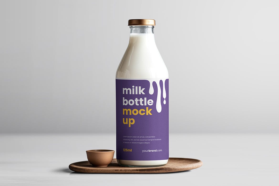 3个质感满满的奶瓶模型PSD样机素材