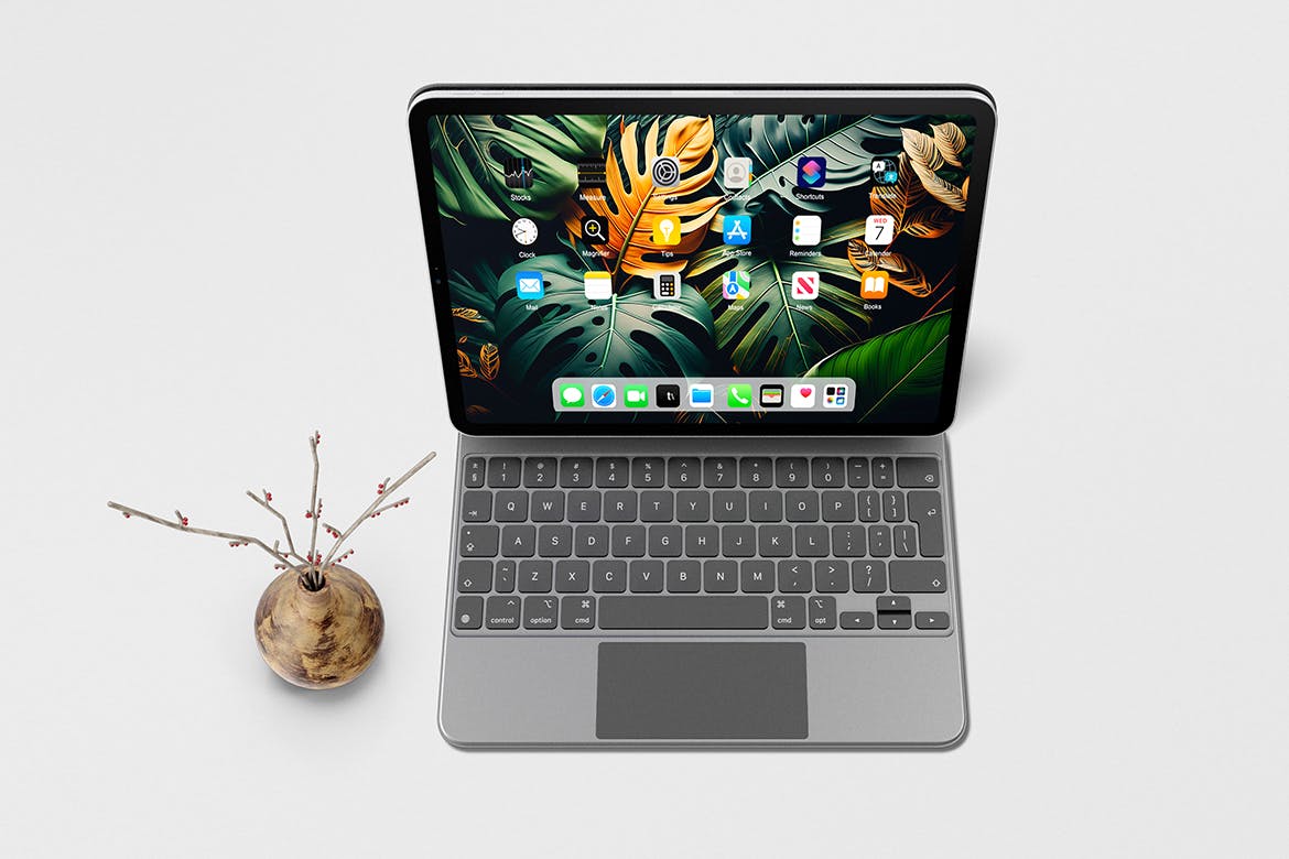 带实物键盘的iPad Pro样机PSD模型素材包