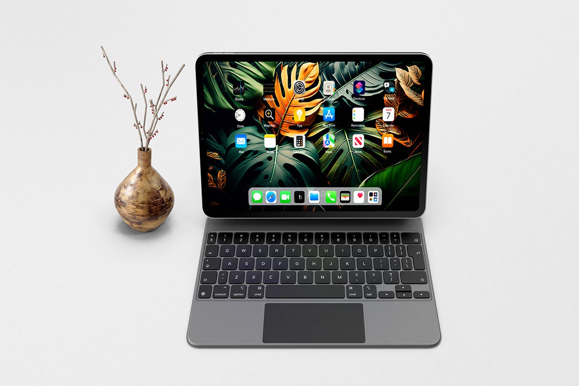 带实物键盘的iPad Pro样机PSD模型素材包