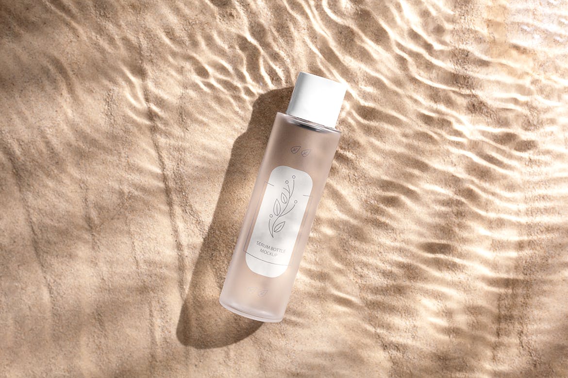 光感十足的沙子水波背景上的血清瓶子PSD样机素材